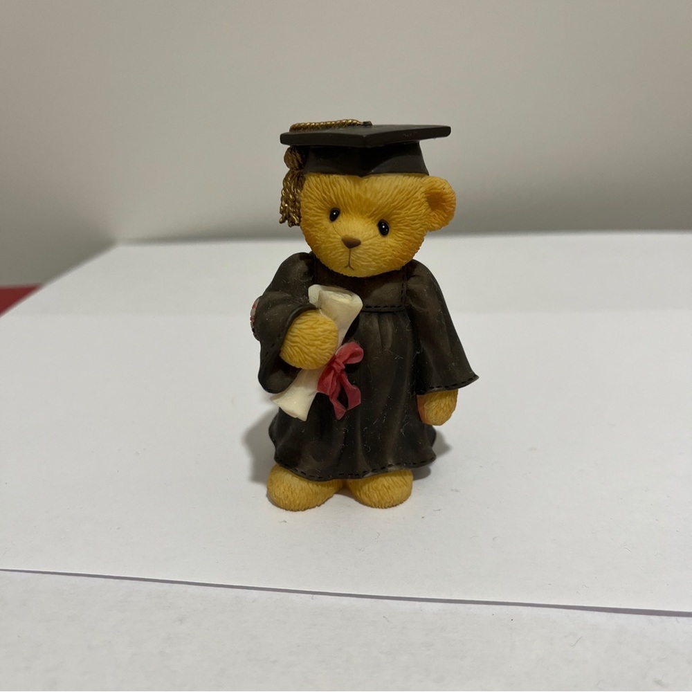 Vintage Avon 1999 P Hillman Enesco Corp. Bear Graduating Figurine.